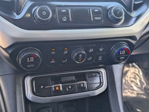 Used 2023 GMC Acadia SLT FWD image 26