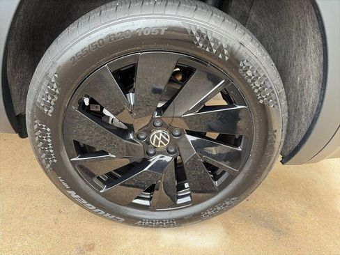 Certified 2025 Volkswagen Atlas SE w/ Panoramic Sunroof Package image 23