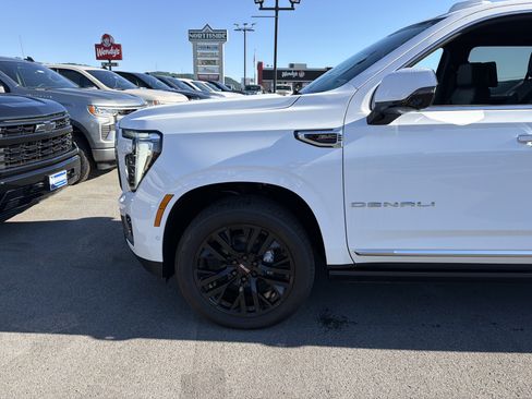 New 2026 GMC Yukon Denali w/ Denali Reserve Package AWD/4WD image 11