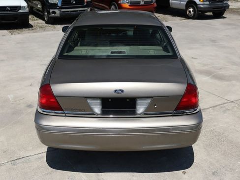 Used 2004 Ford Crown Victoria LX RWD image 6