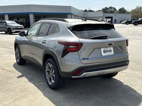 New 2026 Chevrolet Trax LT w/ Driver Confidence Package image 7