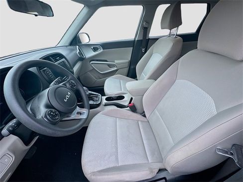 Used 2022 Kia Soul LX image 14