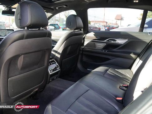 Used 2018 BMW 740i image 24