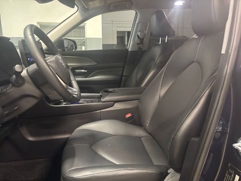 Used 2025 Toyota Grand Highlander LE image 38