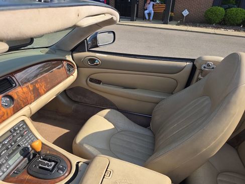 Used 2000 Jaguar XK8 Convertible image 23
