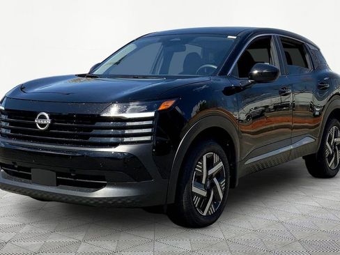 Used 2025 Nissan Kicks SV image 3