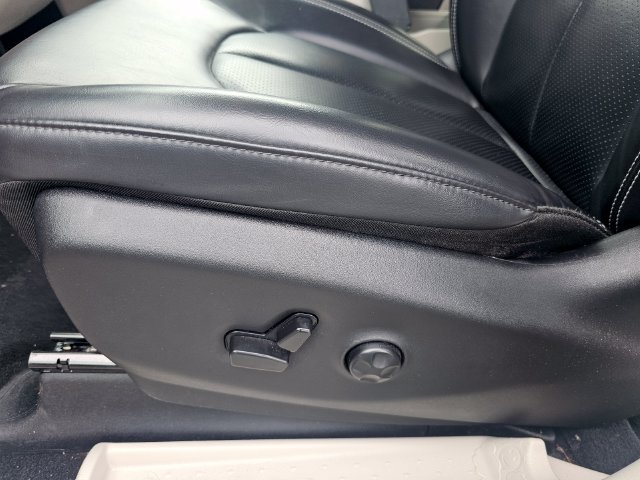 Used 2023 Chrysler Pacifica Touring-L FWD image 19