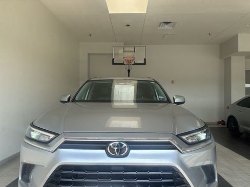 Used 2024 Toyota Grand Highlander FWD image 4