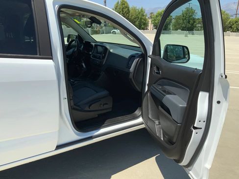 Used 2017 Chevrolet Colorado Z71 RWD image 12