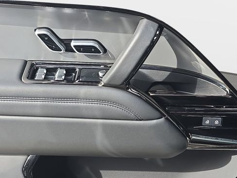 Certified 2025 Land Rover Range Rover Sport image 29