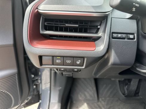 Used 2025 Toyota Prius Plug-In Hybrid FWD image 18