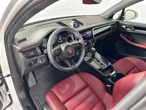 New 2025 Porsche Macan Turbo image 4