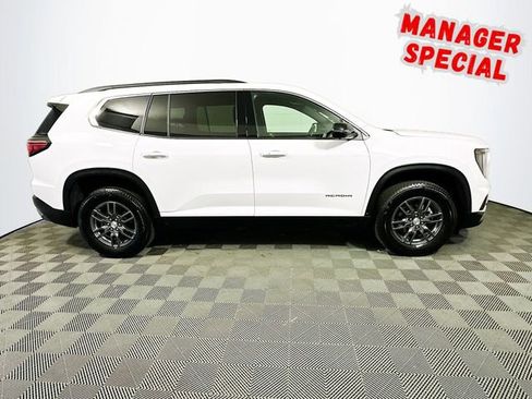 Used 2025 GMC Acadia Elevation image 9
