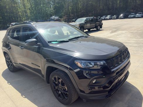 Used 2022 Jeep Compass Altitude w/ Convenience Group image 2