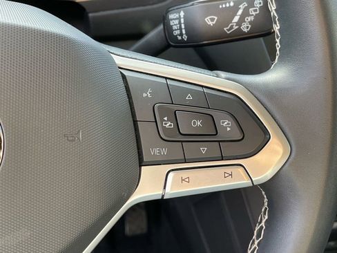 Used 2022 Volkswagen Tiguan SE w/ Panoramic Sunroof Package image 15