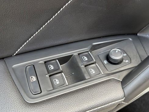 Used 2023 Volkswagen Tiguan SE FWD image 10