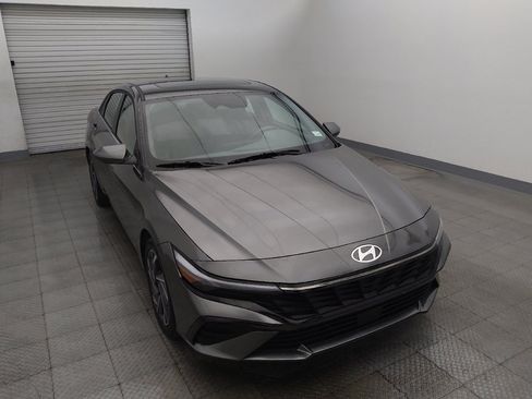 Used 2025 Hyundai Elantra SEL FWD image 14