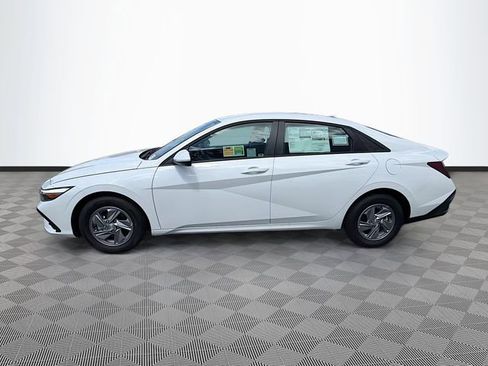 New 2026 Hyundai Elantra SE FWD image 4