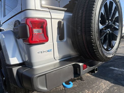 Used 2023 Jeep Wrangler Sahara w/ Cold Weather Group image 9