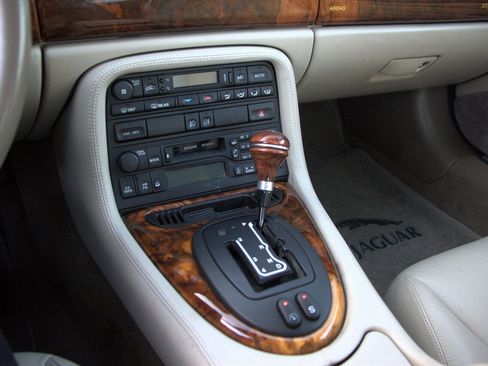 Used 1998 Jaguar XK8 Coupe image 17