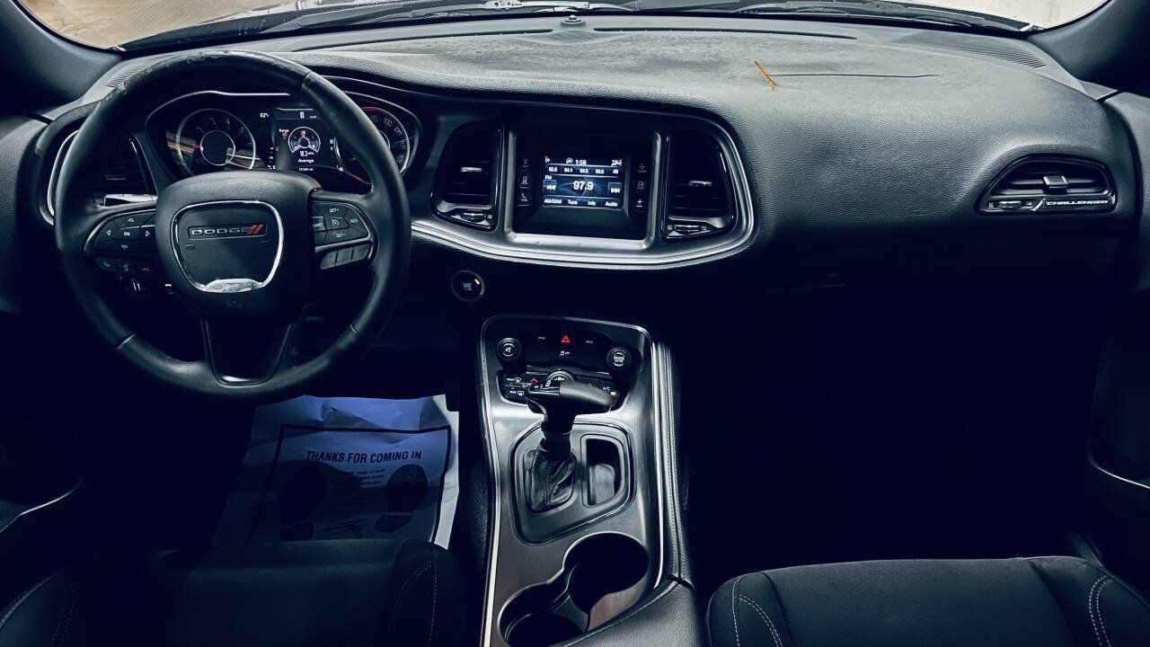 Used 2015 Dodge Challenger SXT RWD image 22