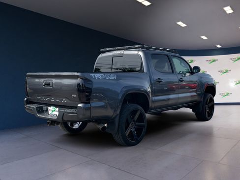Used 2021 Toyota Tacoma TRD Sport AWD/4WD image 4