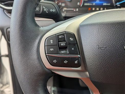Used 2023 Ford Explorer Limited w/ Limited Technology Package image 16