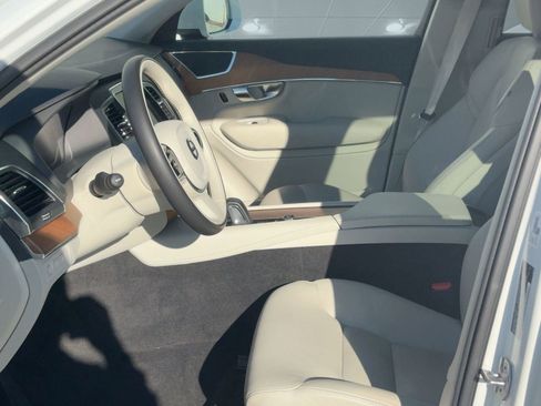 Certified 2021 Volvo XC90 T8 Inscription Expression w/ Climate Package image 5