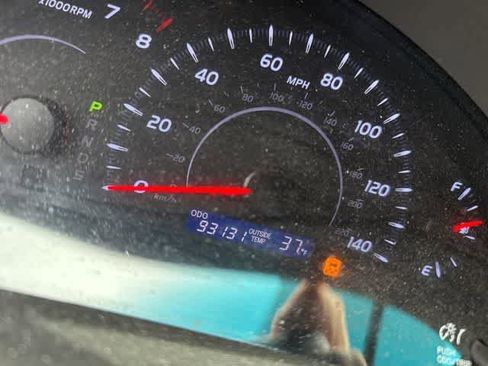 Used 2011 Toyota Camry LE image 8