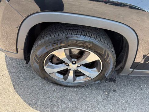 Used 2019 Jeep Cherokee Limited AWD/4WD image 9
