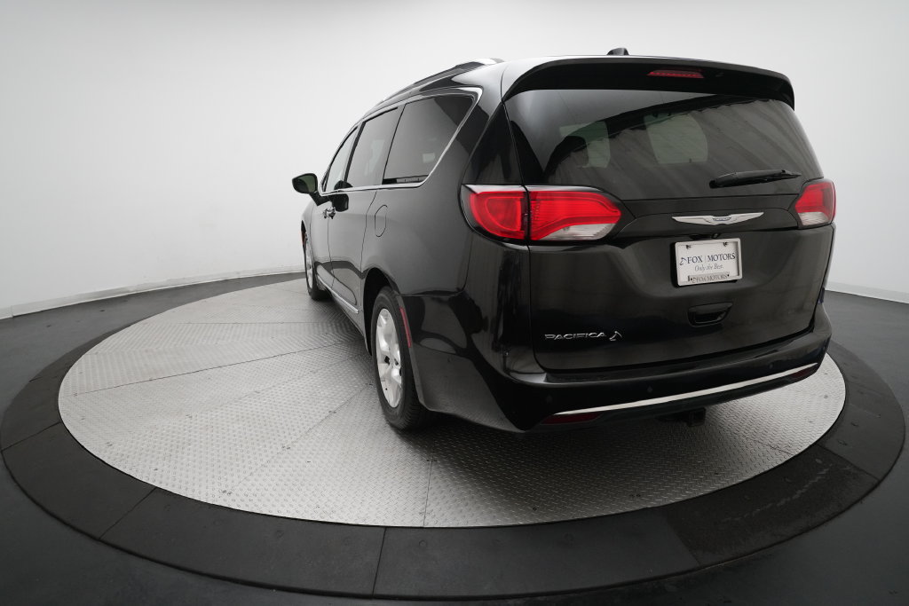 Used 2017 Chrysler Pacifica Touring-L Plus FWD image 34