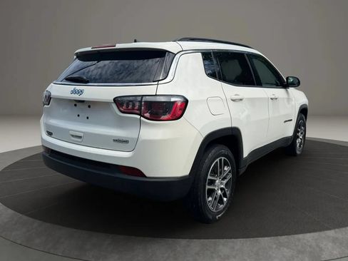 Used 2018 Jeep Compass Latitude w/ Popular Equipment Group FWD image 5