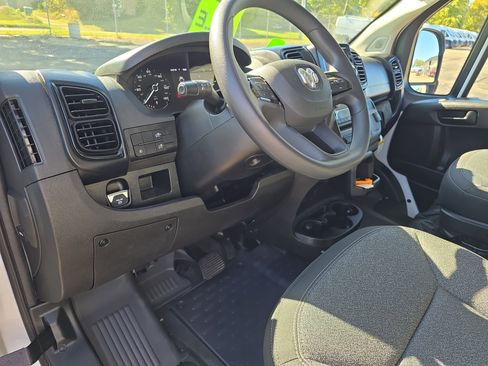 Used 2025 RAM ProMaster 2500 w/ Convenience Group image 13