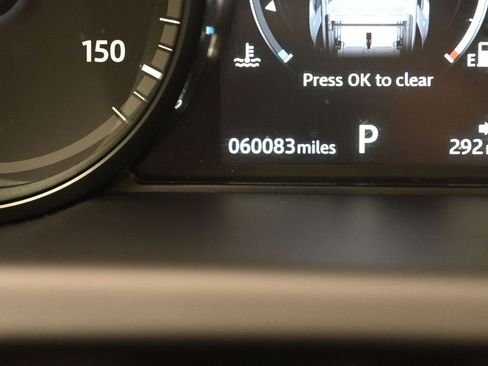 Used 2018 Land Rover Discovery Sport HSE image 13