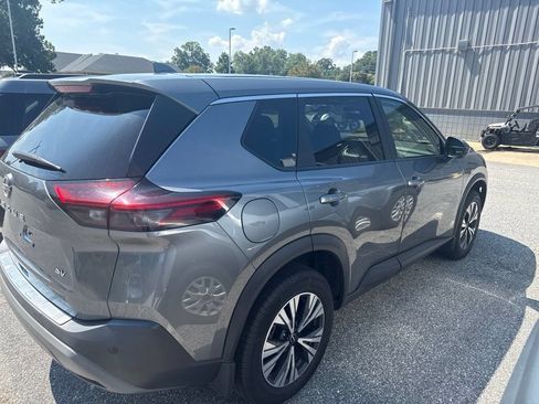Used 2023 Nissan Rogue SV FWD image 4