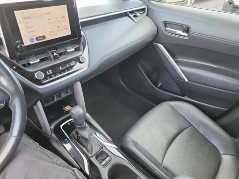 Used 2023 Toyota Corolla Cross XLE w/ Convenience Package image 15