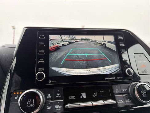 Used 2022 Toyota Highlander XLE image 28