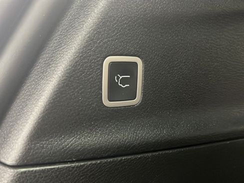 Used 2023 Chrysler Pacifica Pinnacle FWD image 30