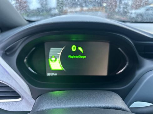 Used 2019 Chevrolet Bolt Premier w/ Infotainment Package image 21