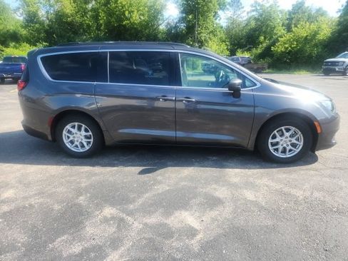 Used 2021 Chrysler Voyager Lxi FWD image 4