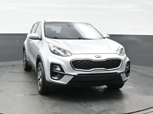 Used 2022 Kia Sportage LX image 3