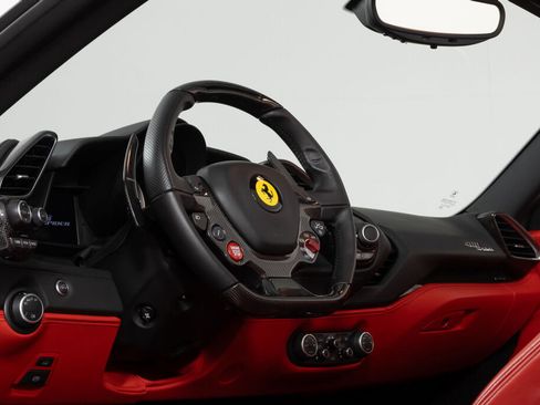 Used 2018 Ferrari 488 Spider image 33