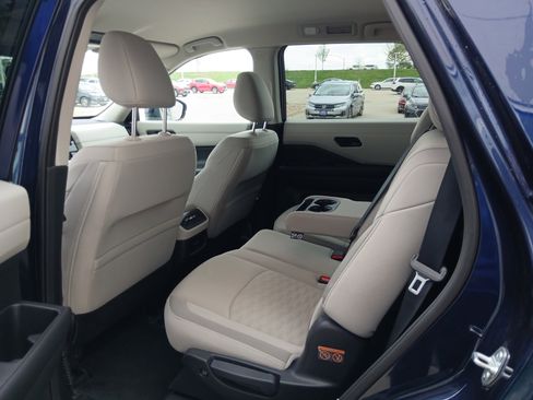 Used 2024 Nissan Pathfinder SV AWD/4WD image 9