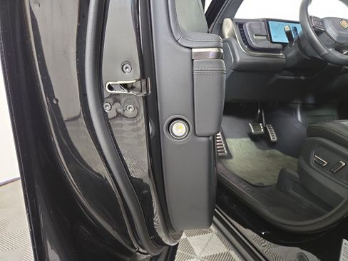Used 2023 Rivian R1S Launch Edition AWD/4WD image 32