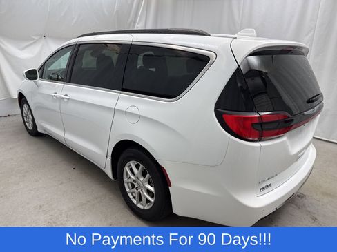 Used 2022 Chrysler Pacifica Touring-L FWD image 5