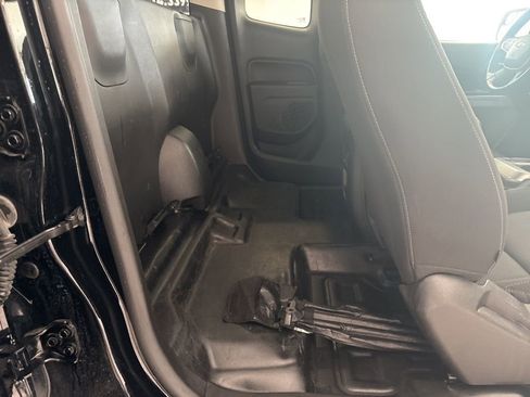 Used 2022 Chevrolet Colorado LT w/ Fleet Safety Package image 24