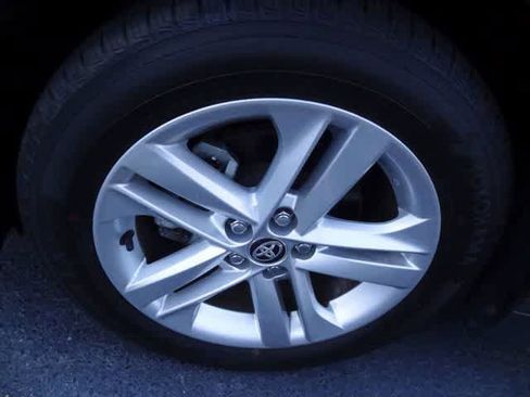 Used 2019 Toyota Corolla SE w/ SE Option Package image 12