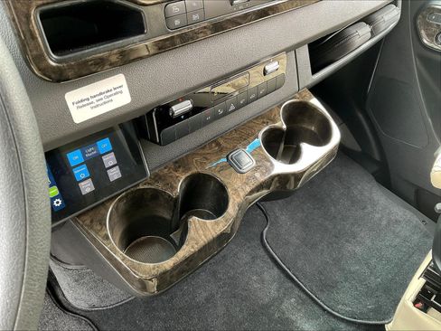 Used 2022 Mercedes-Benz Sprinter 2500 image 17