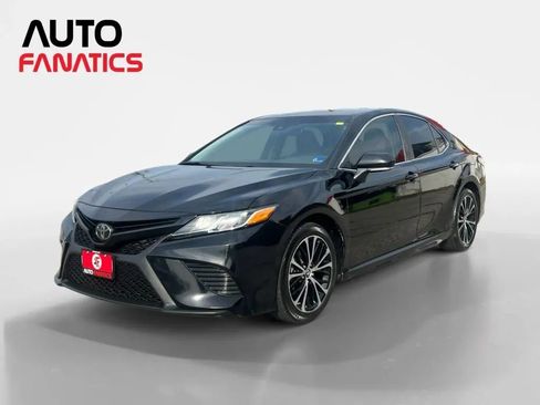 Used 2019 Toyota Camry SE w/ Convenience Package FWD image 1