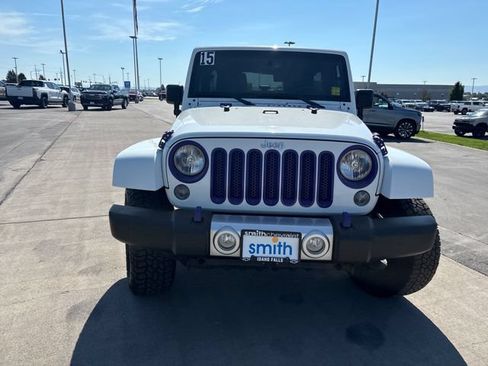 Used 2015 Jeep Wrangler Unlimited Sahara w/ Dual Top Group AWD/4WD image 8